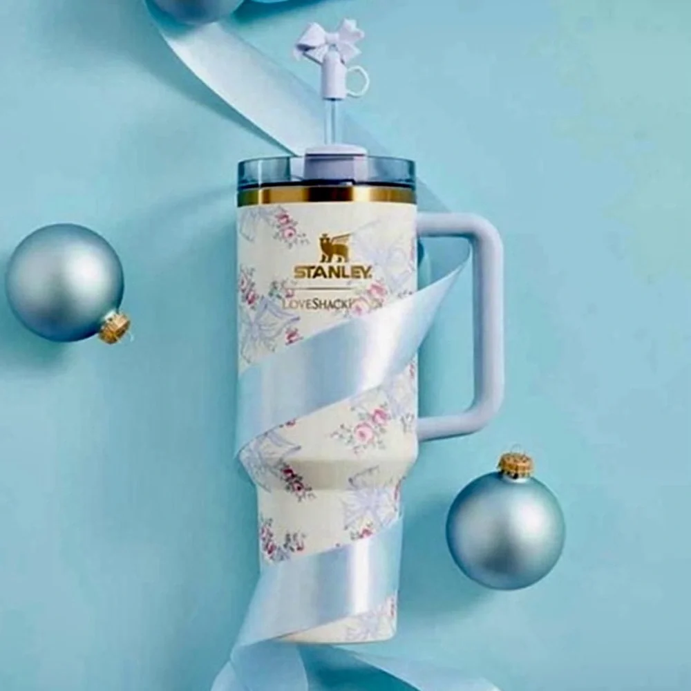 Stanley LoveShackFancy 40 oz Tumbler in Rosa Beaux Blue Floral Límited Edition